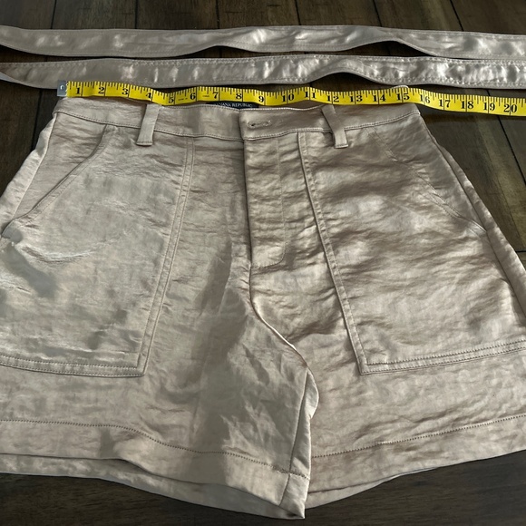 Banana republic silky shorts, size 6 - Picture 1 of 7